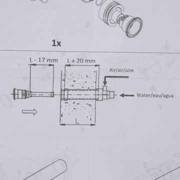 Ingjutningsrör för montering av riktbart massage munstycke i pool. 